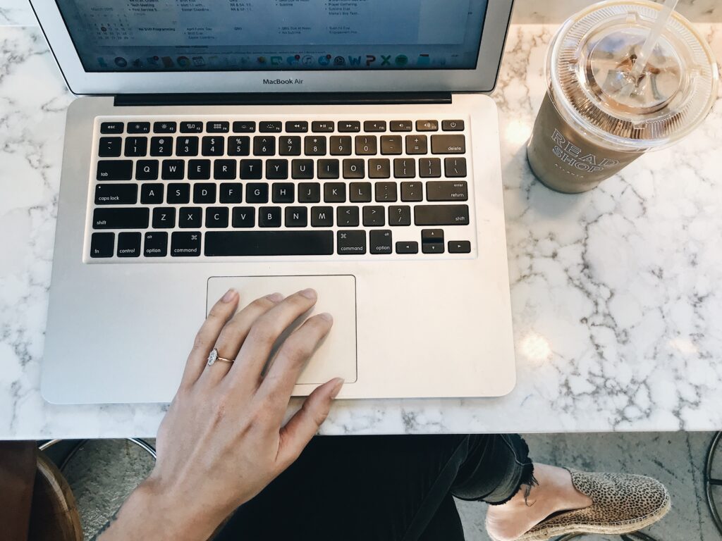 escribir biografía de artista